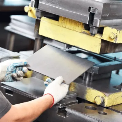 Čo je hliníkové pečiatky kovu